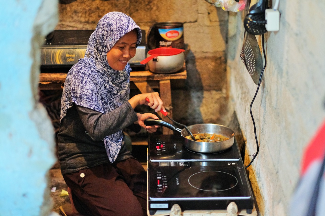 PLN Batalkan Program Kompor Listrik, Menko Luhut: Kita Tidak Ingin Terburu-buru