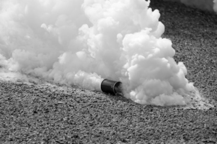 Apa yang Harus Dilakukan Jika Terkena Gas Air Mata?
