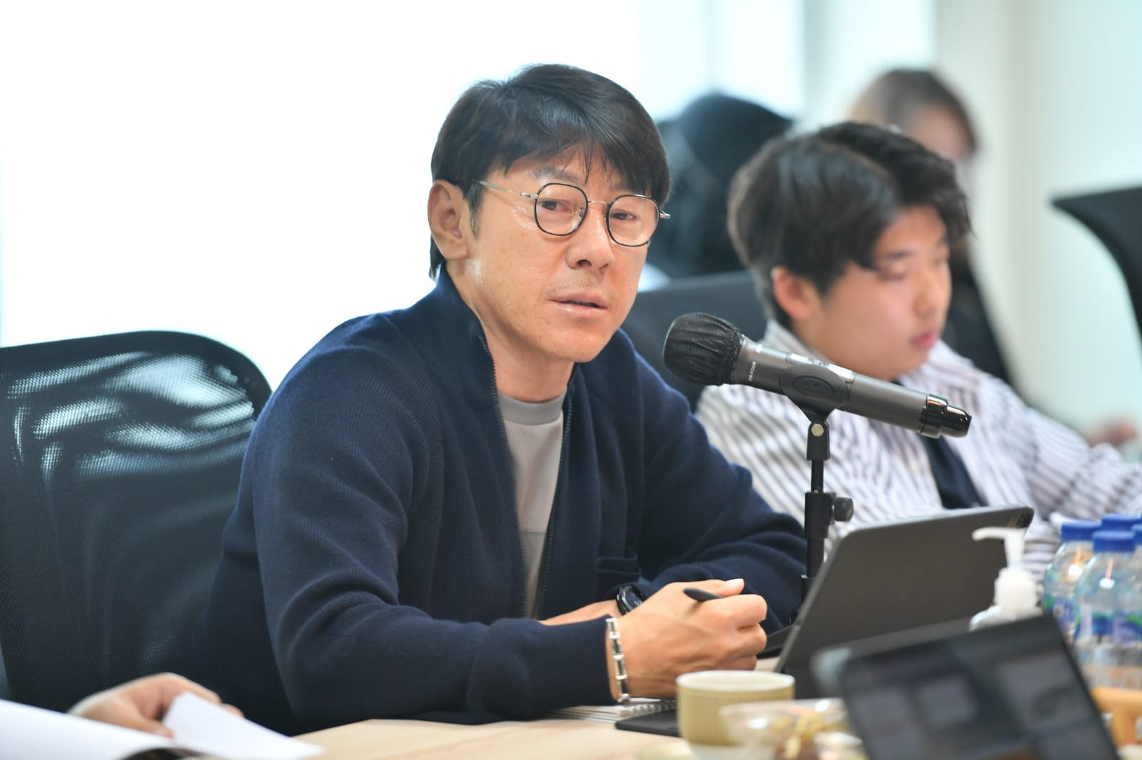 Warganet Terpecah dengan Sikap Shin Tae-yong yang Dukung Iwan Bule