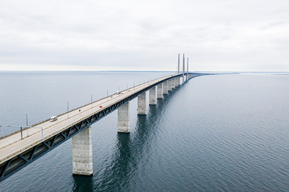 Jembatan Penghubung Rusia-Crimea Runtuh Akibat Ledakan Bom Mobil