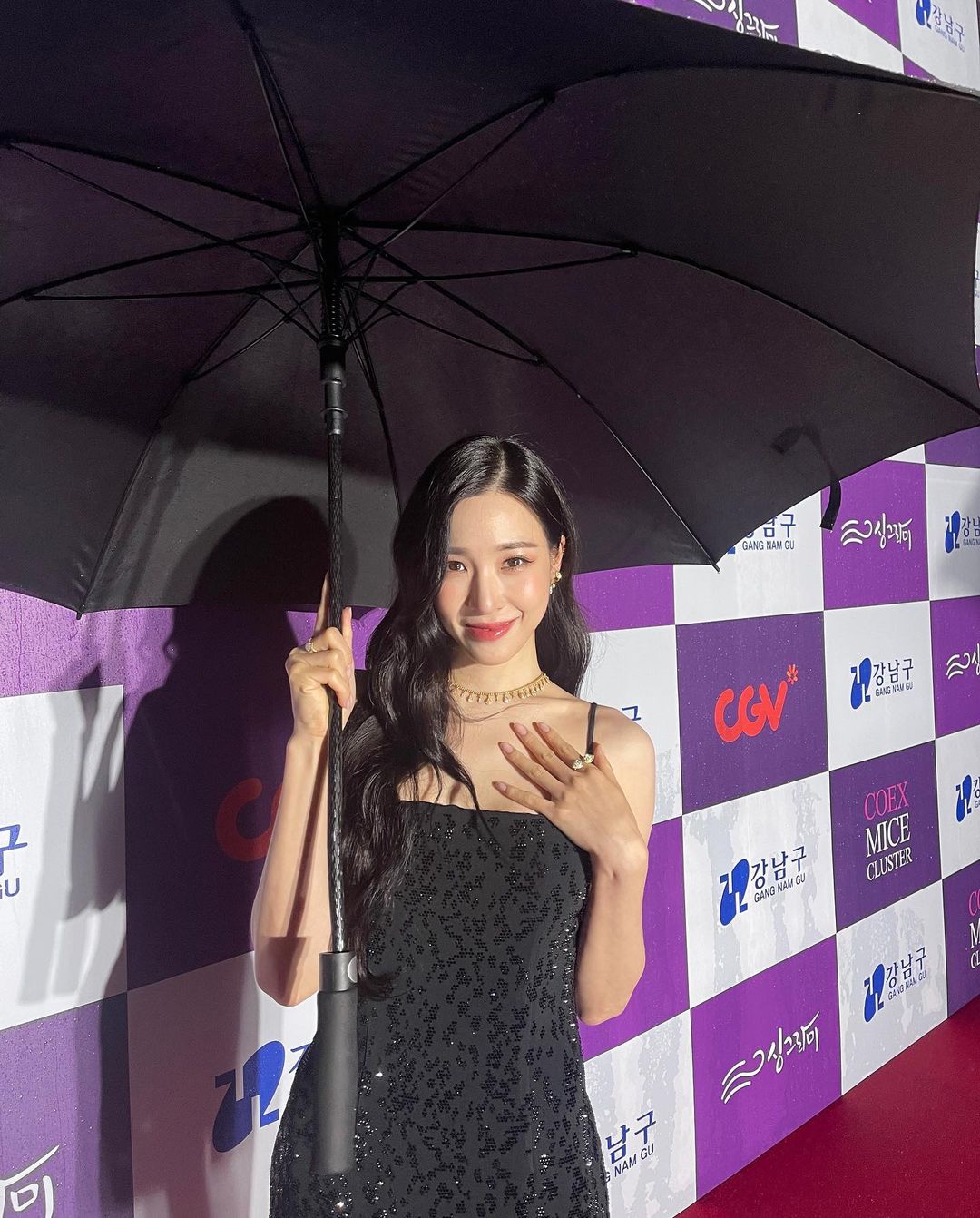 Karier Gemilang Tiffany Young sebagai Anggota SNSD, Solois, hingga Aktris