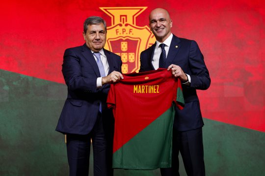 Roberto Martinez Latih Portugal, Gareth Bale Pensiun Dini