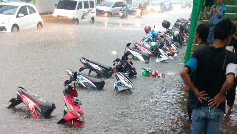 Motor Terendam Banjir? Ini Hal yang Harus dan Jangan Dilakukan!