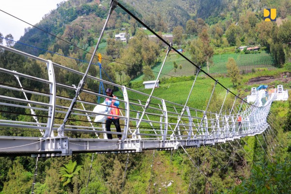 Jembatan Kaca Seruni Point Jadi Ikon Baru Taman Nasional Bromo