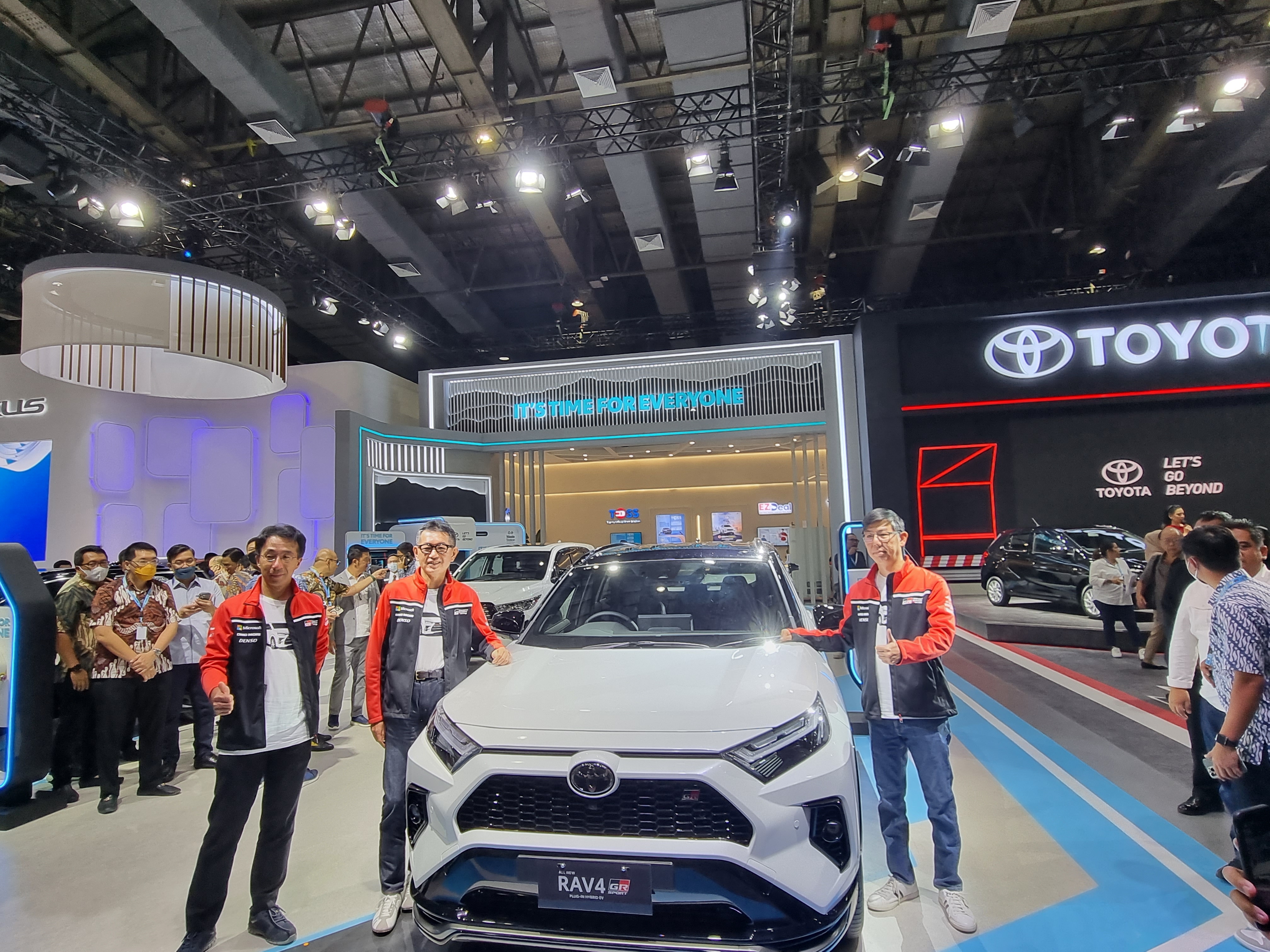 Toyota Perkenalkan RAV4 GR Sport di GJAW 2023, Mobil PHEV Pertamanya di Indonesia