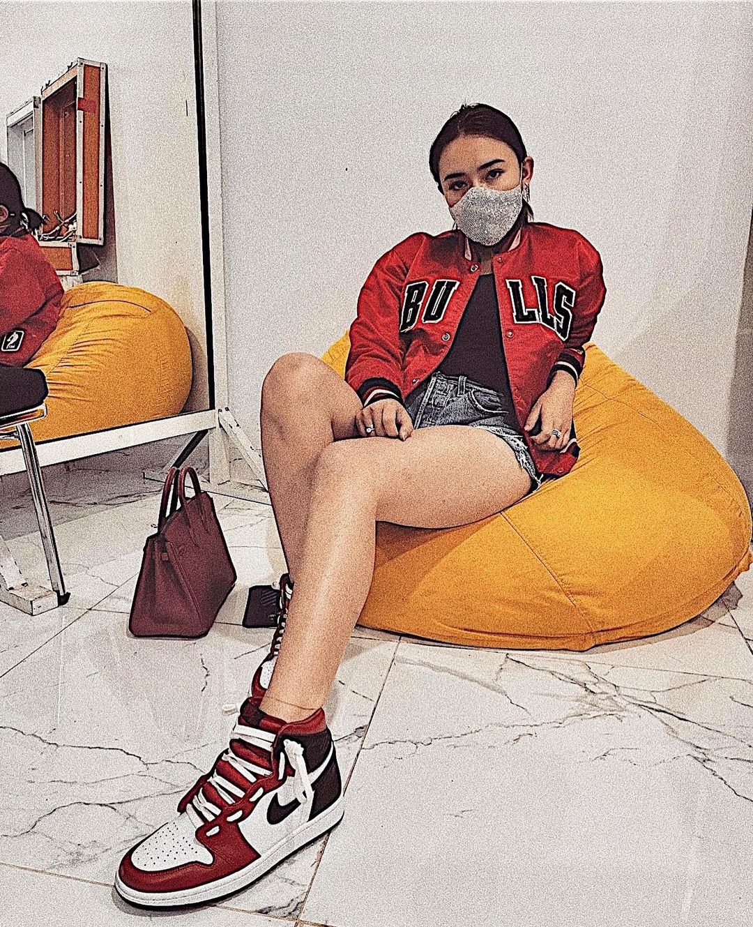 Inspirasi Outfit Serba Merah Ala Seleb Dunia