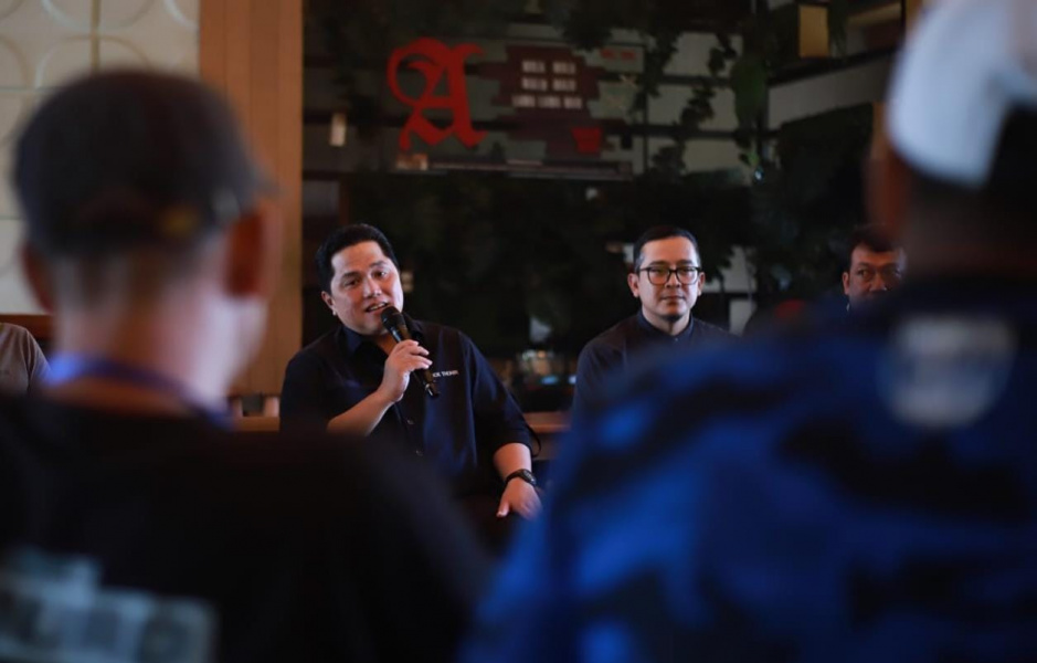 Erick Thohir Bertemu Aremania dan Bonek, Ini yang Dibahas