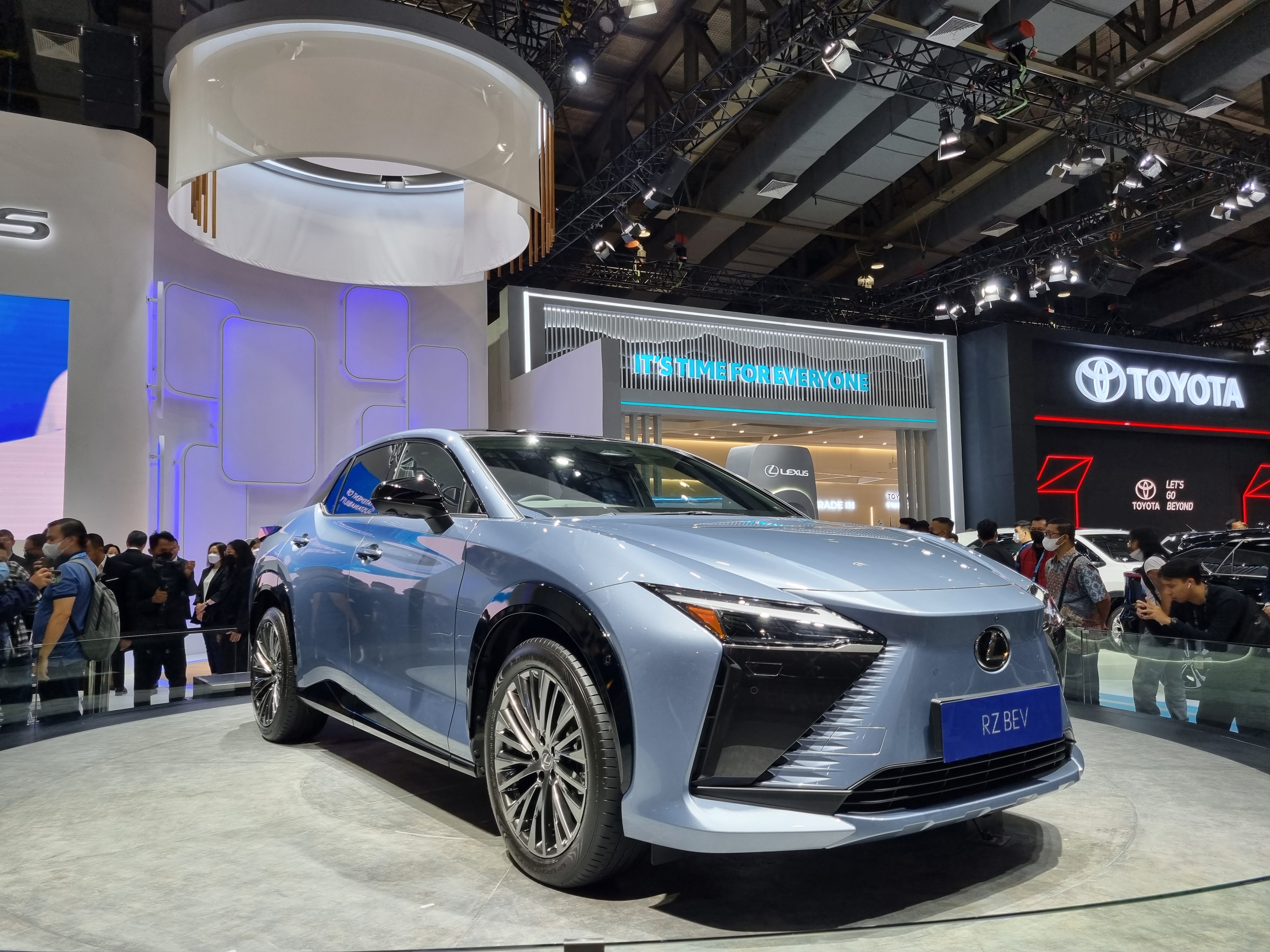 Akhirnya! Lexus Resmi Rilis Mobil Listrik RZ di GJAW 2023