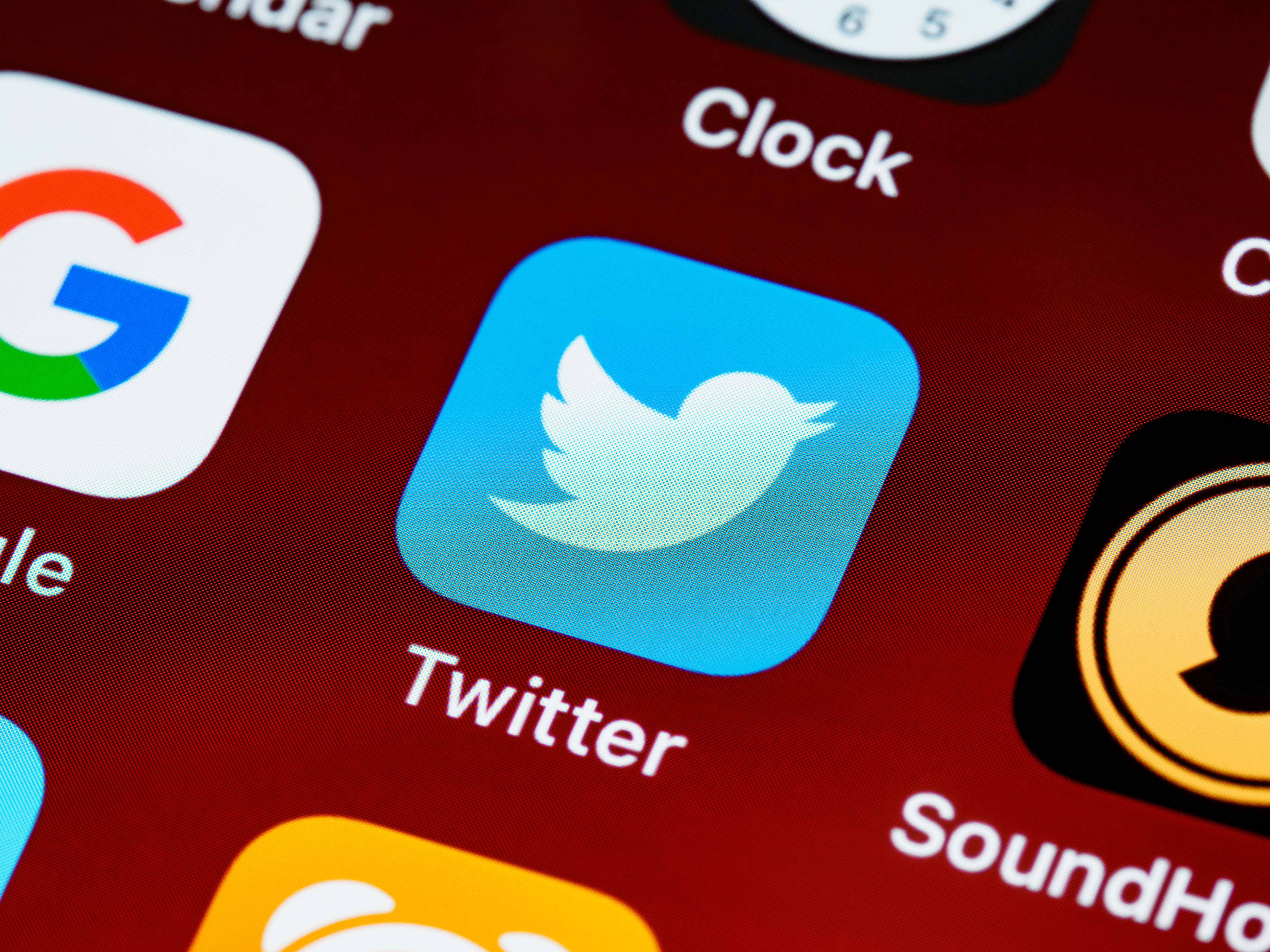 Perlukah Membayar Centang Biru Twitter untuk Akun Pribadi ataupun Bisnis?