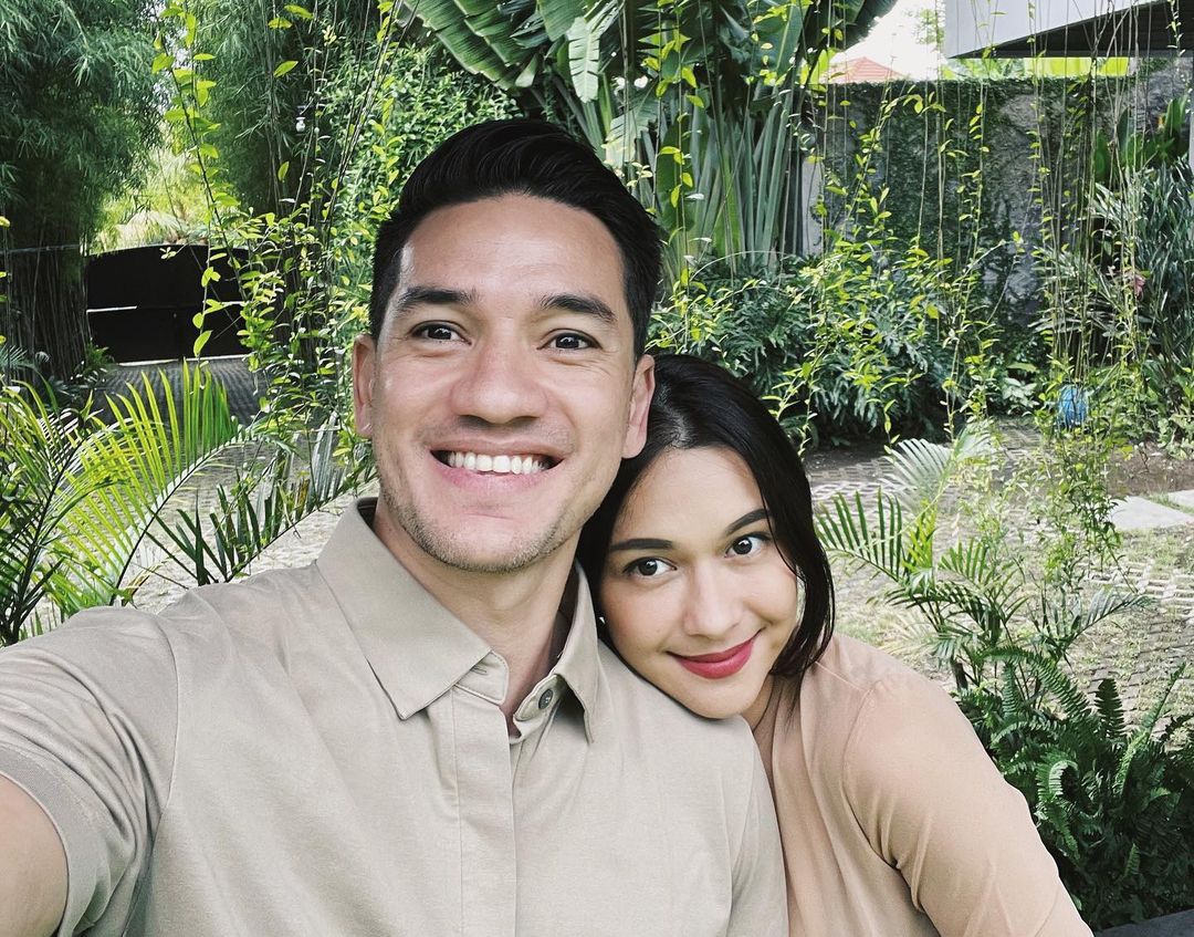 Nikah Muda, Rumah Tangga Deretan Artis Ini Tetap Harmonis