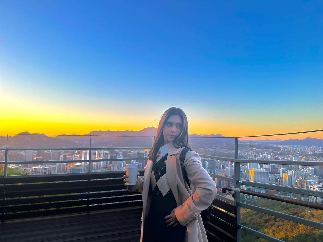 Inspirasi Outfit Jalan-Jalan ke Luar Negeri Style Gen Z ala Ziva Magnolya