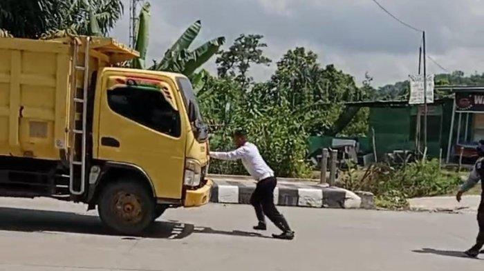 Polisi Buru Supir Truk yang Nyaris Tabrak Petugas Dishub