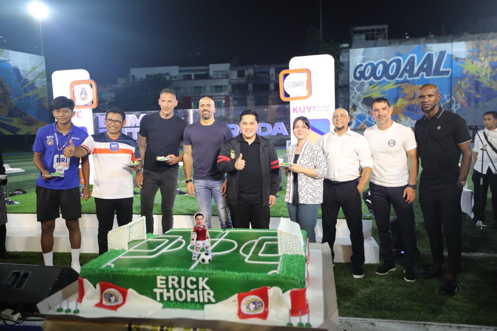 Momen Erick Abidal Salat Magrib dan Menyapa Assalamualaikum ketika Datang ke Indonesia