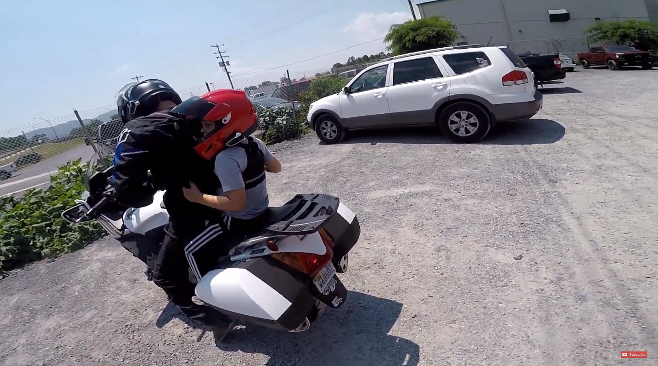 Cara yang Aman dan Benar Membonceng Anak Naik Sepeda Motor