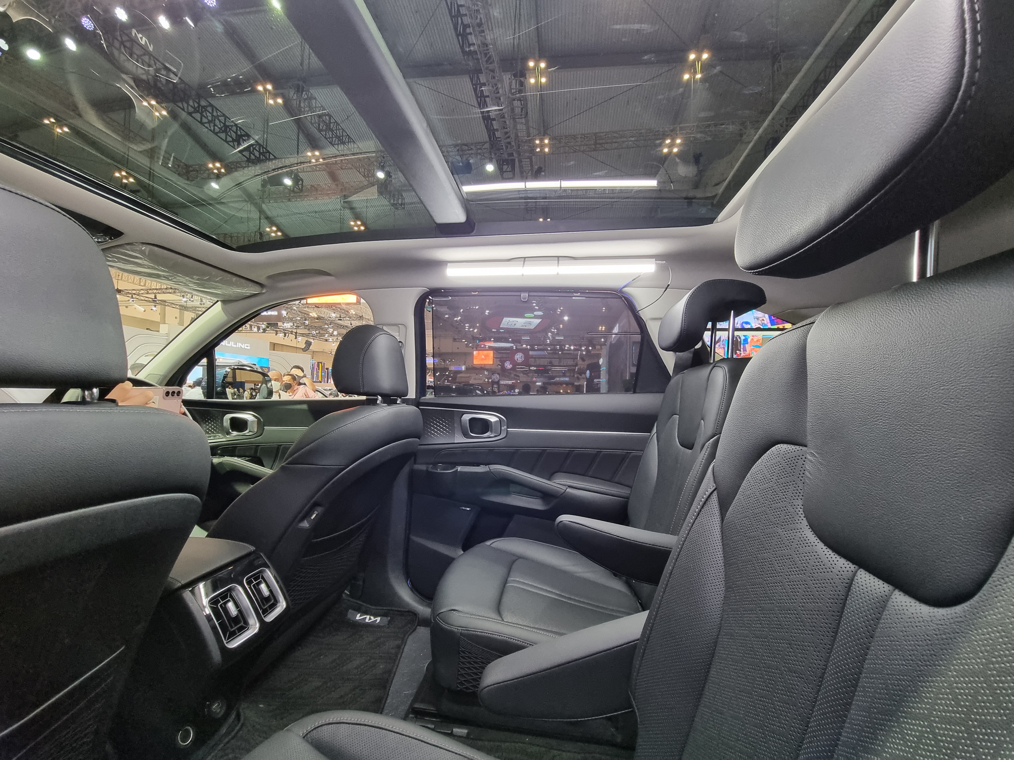 5 Cara Merawat Sunroof Mobil Agar Tetap Awet