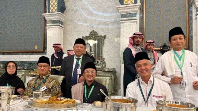 Puan Maharani Doakan Anies Baswedan di Mekah