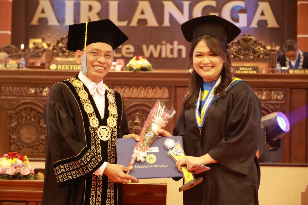 Maria Apriliani Gani, Raih Gelar Doktor Farmasi Termuda Unair di Usia 24 Tahun