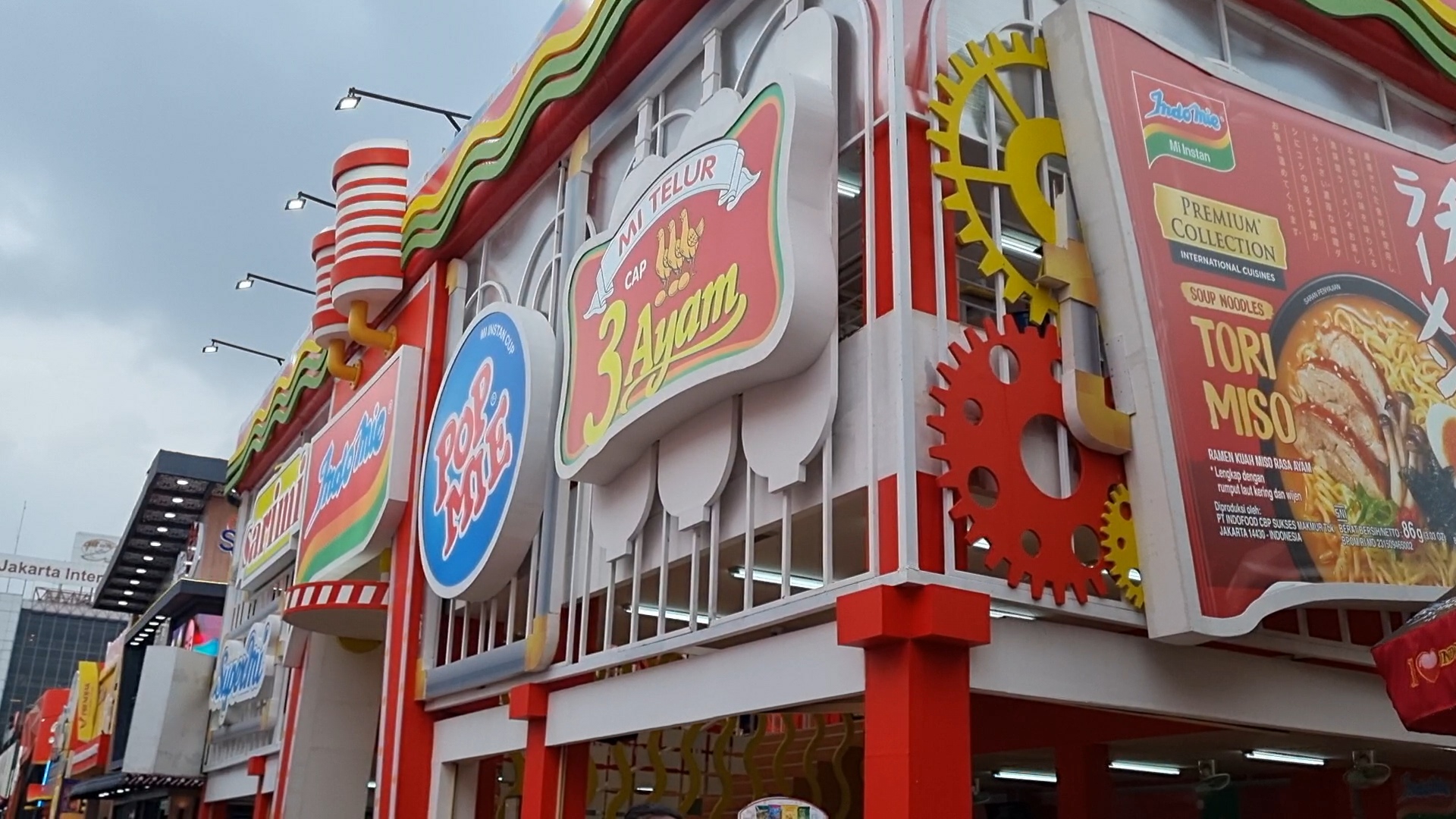 Intip Tempat Nongkrong Hits di Jakarta Fair 2023, dari Jajanan hingga Kopi!