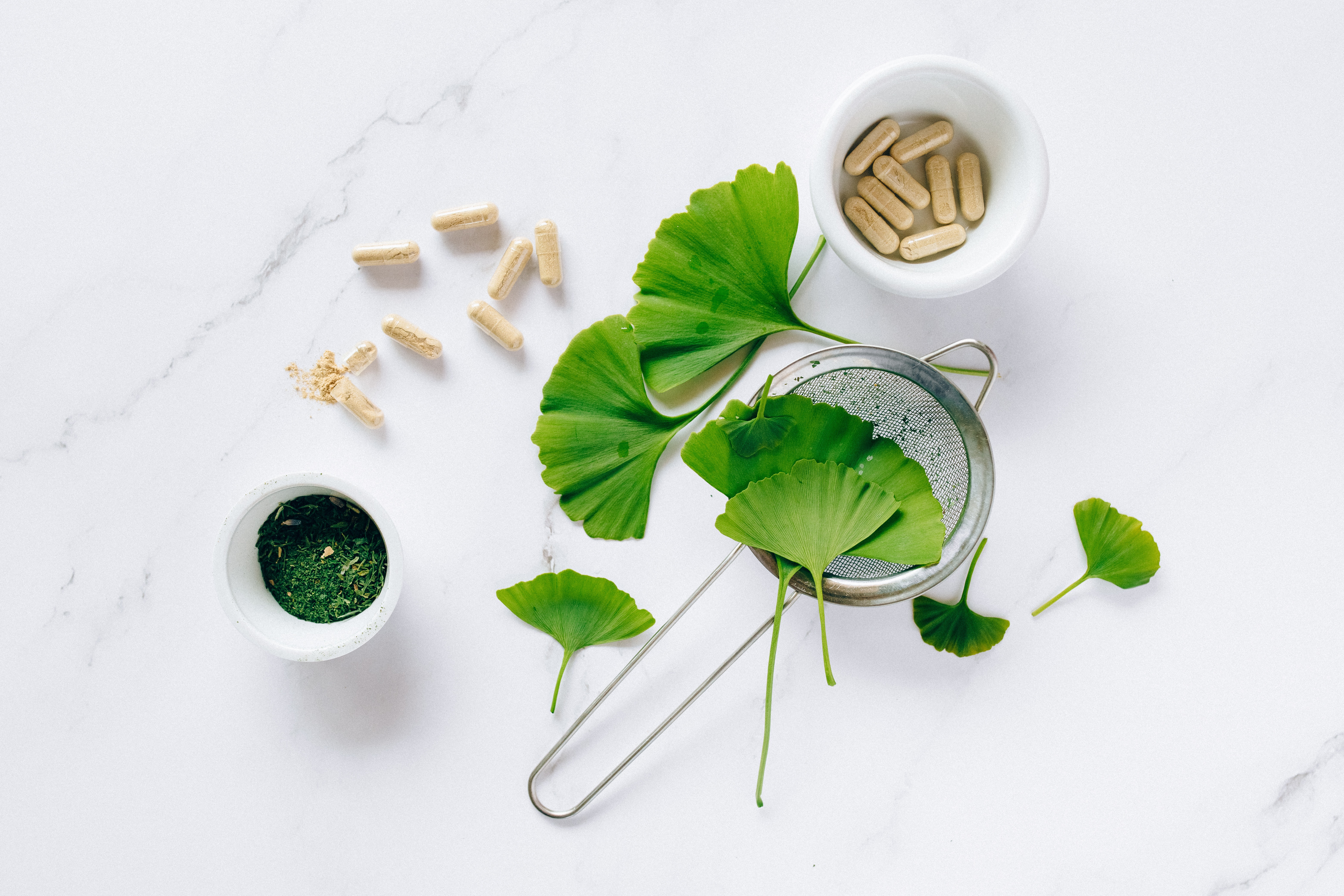 Ilustrasi tanaman dan suplemen ginkgo biloba. (Foto: pexels/Nataliya Vaitkevich)